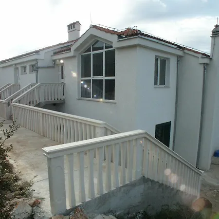 Apartments By The Sea Tisno, Murter - 809 Tisno